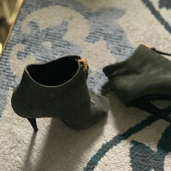 Giuseppe Zanotti sexy booties.  Heavy duty gold zippers. Beautiful olive green - Picture 3 of 11